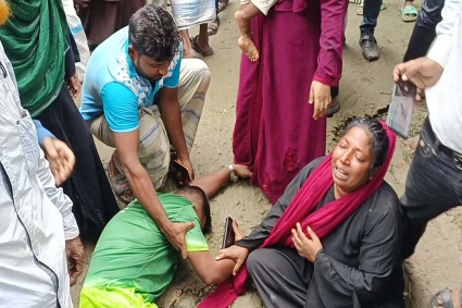 দুর্ঘটনায় নিহত একই পরিবারের ৭ জনের দাফন সম্পন্ন, কাঁদছে পুরো গ্রাম 